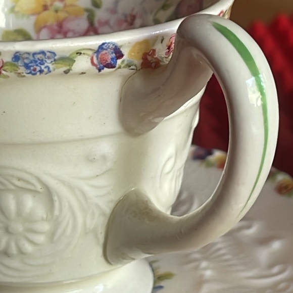 BEAUTIFUL ANTIQUE PAIR OF FLORAL DEMITASSE TEACUPS AND SAUCERS - Picture 7 of 12